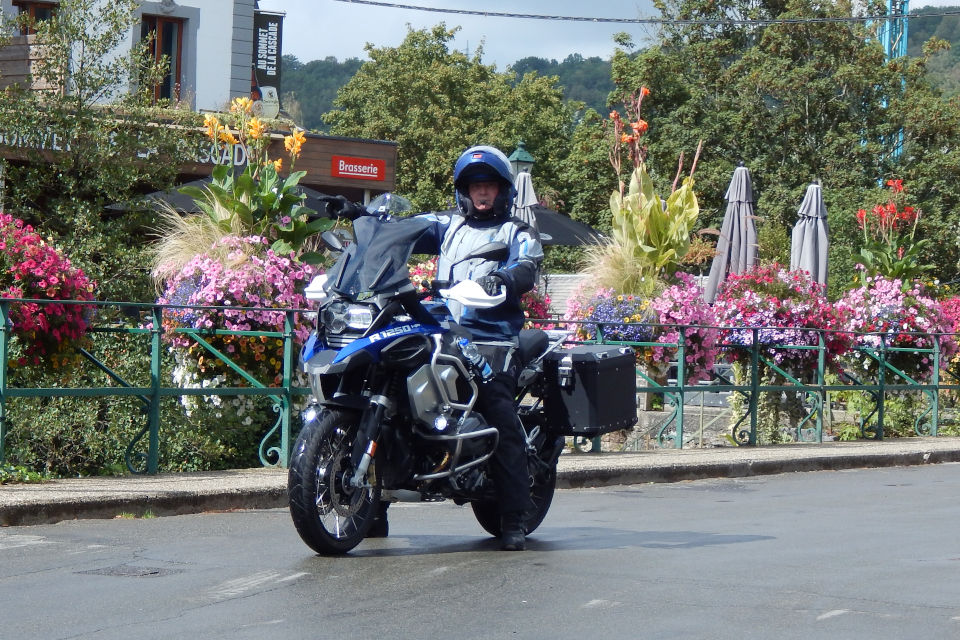 Motorrijbewijspoint Leidschendam examengarantie AVB en AVD